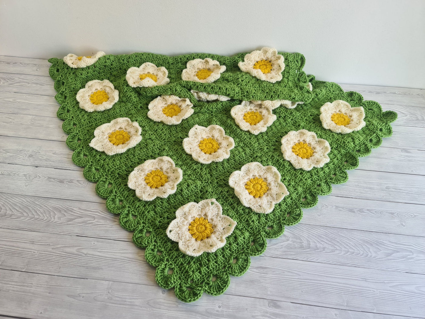 White Waterlily Baby Blanket Lapghan Crochet Pattern | Flower Blanket Baby Shower Gift Granny Square Blanket Baby Gift Christmas Birthday