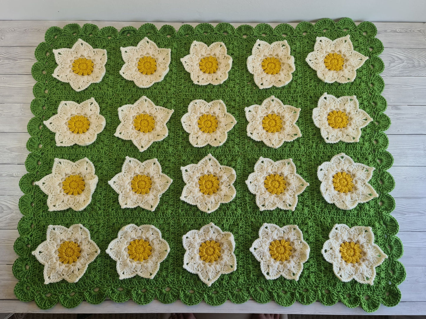 White Waterlily Baby Blanket Lapghan Crochet Pattern | Flower Blanket Baby Shower Gift Granny Square Blanket Baby Gift Christmas Birthday