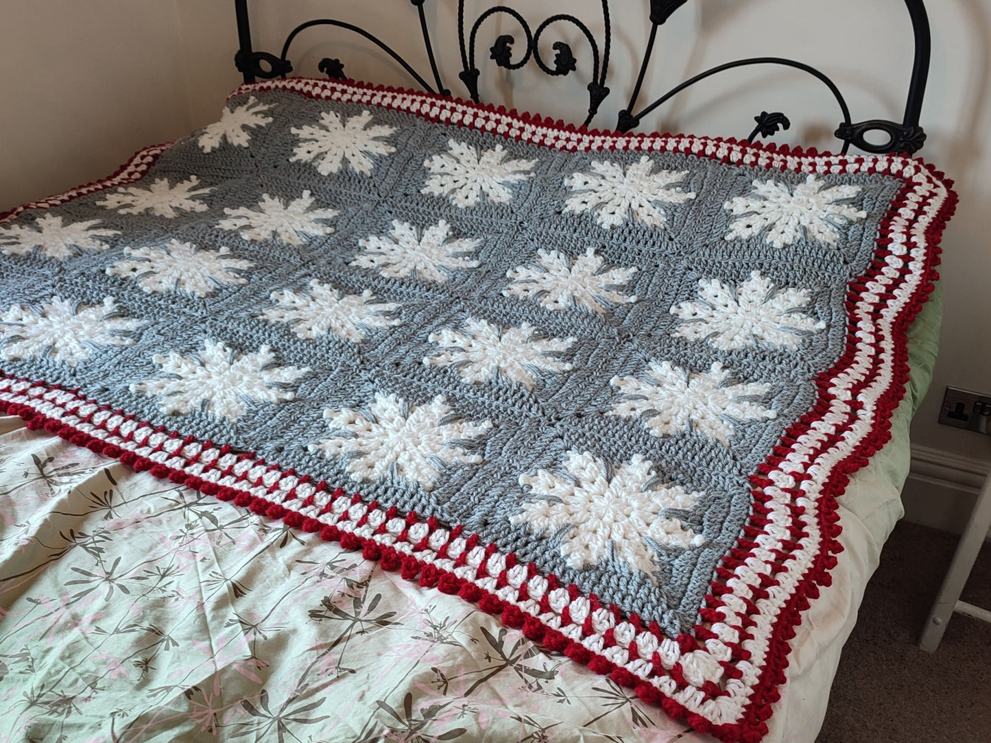 Winter Snowflake Afghan Blanket Lapghan Crochet Pattern | Snowflake Blanket Baby Shower Gift Granny Square Blanket Baby Gift Birthday Gift